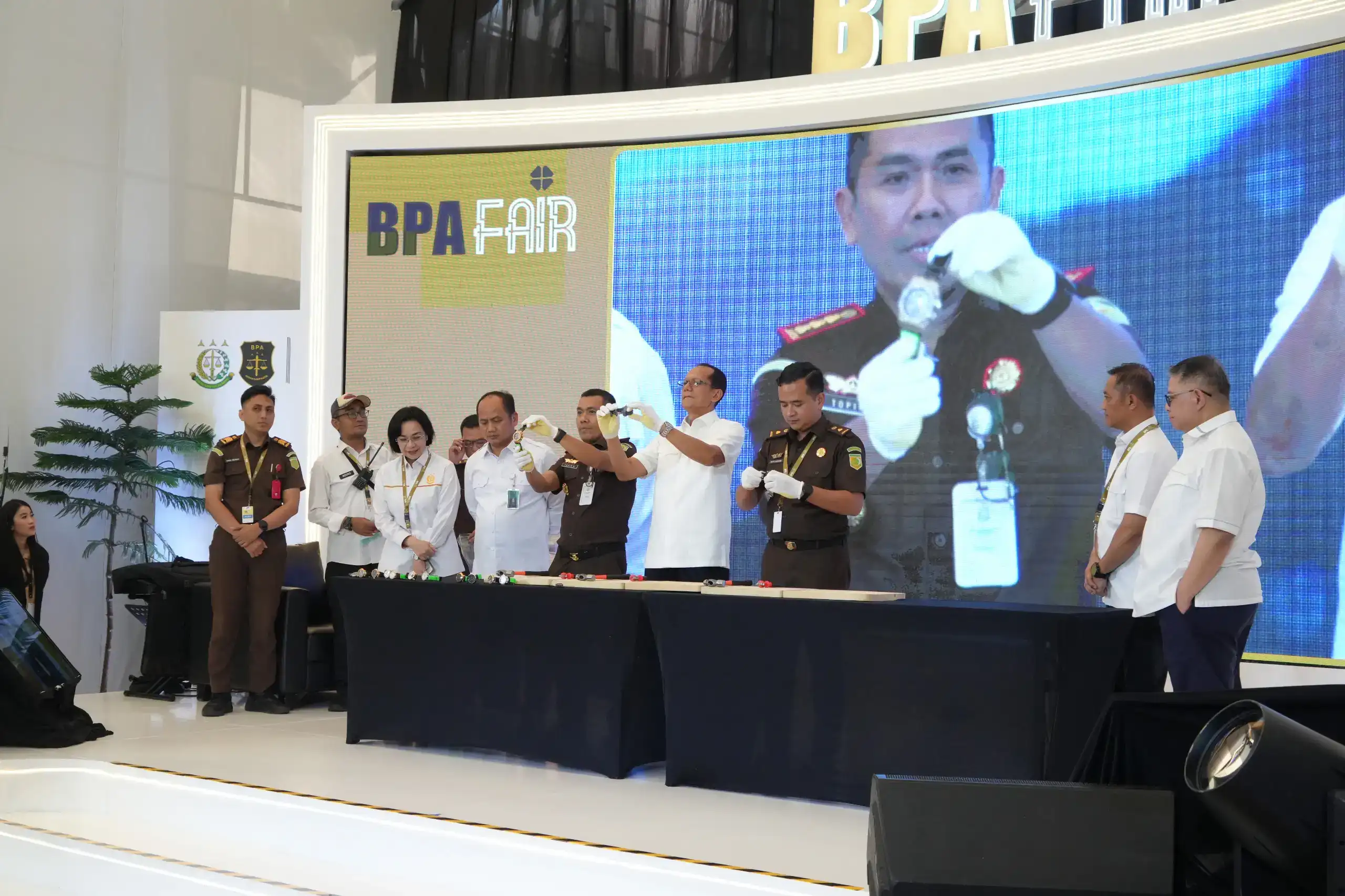 BPA Kejaksaan RI Gelar Pemusnahan Barang Sita Ekekusi 14 Buah Jam Tangan dari Terpidana Jimmy Sutopo