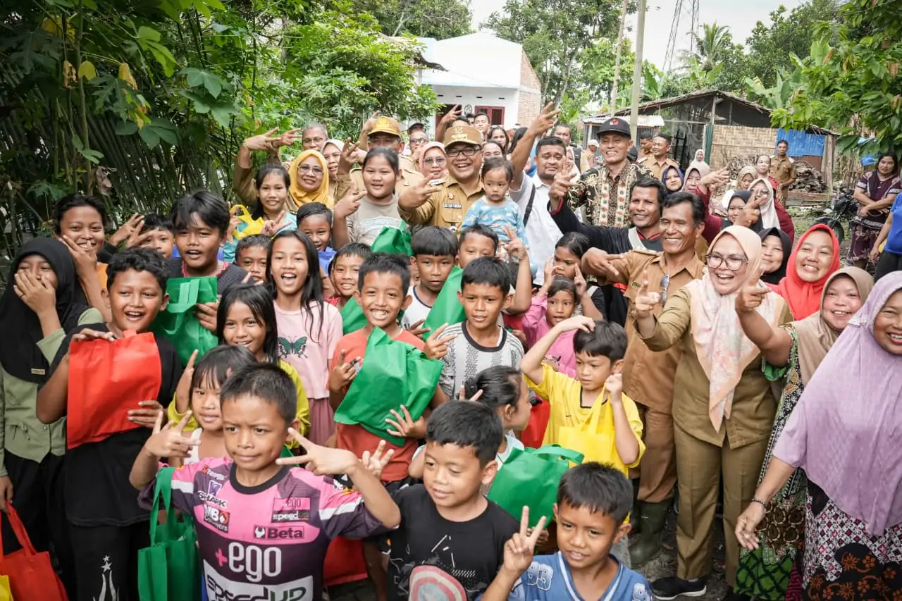 Kunjungi Hamparan Perak, Bupati Pastikan Warga Punya Rumah Layak dan Petani Mendapat Harga yang Baik