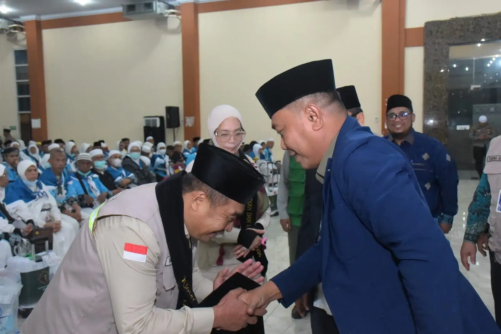 Lom Lom Suwondo Sambut Kepulangan Jemaah Haji Deli Serdang Kloter 15