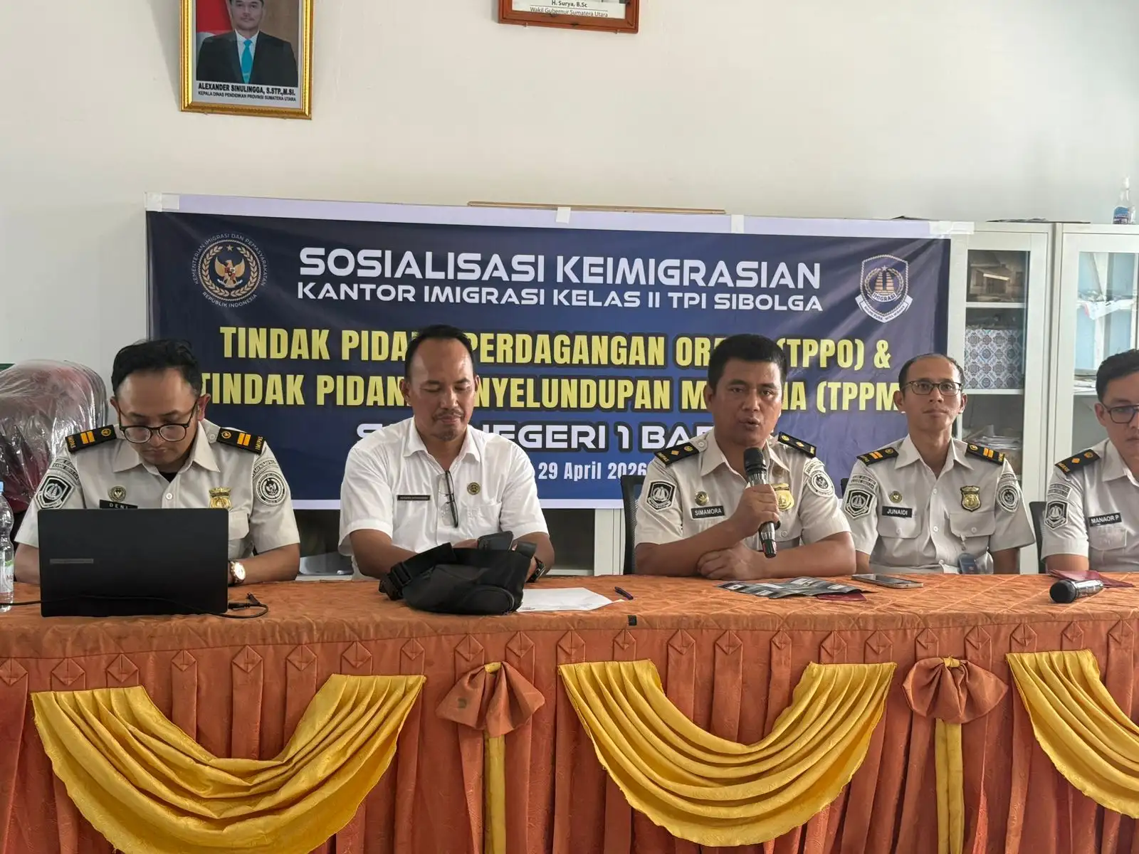 Imigrasi Sibolga Sosialisasikan Bahaya TPPO dan TPPM di SMA Negeri 1 Barus