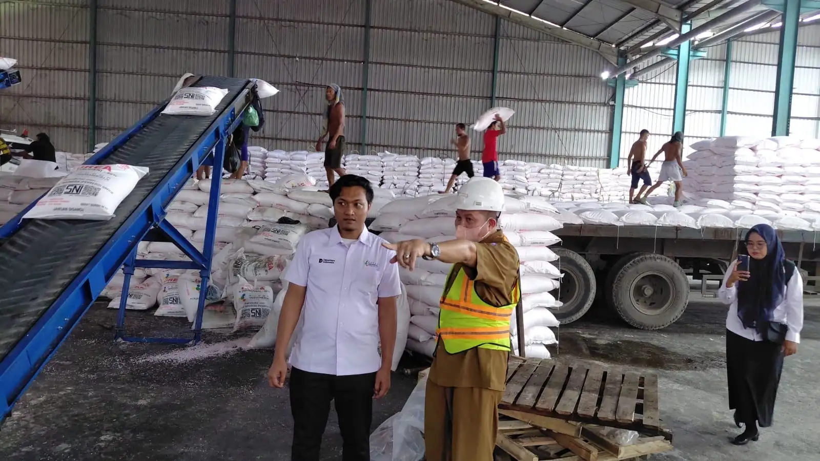 Misran Pastikan Stok Pupuk Pemkab Deli Serdang Aman, Distribusi Terus Dipantau