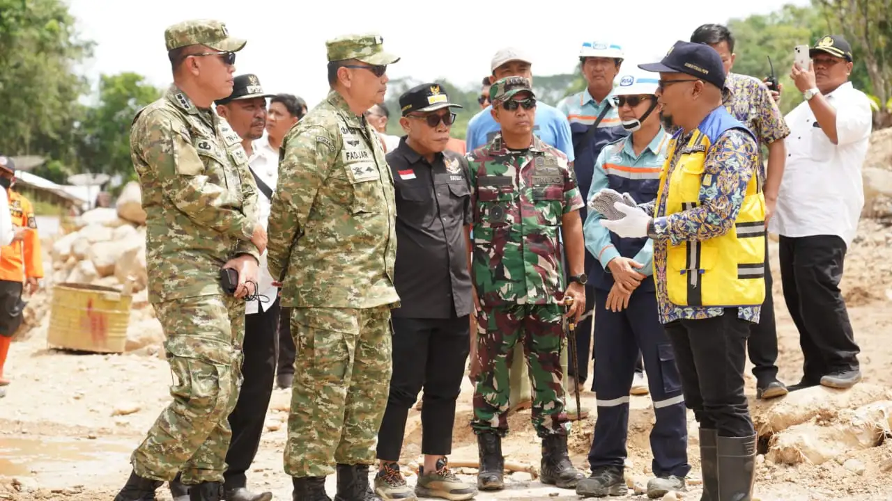 Danrem 023/KS Bersama Tim Monitoring dan Evaluasi Tinjau Lokasi Pasca Bencana di wilayah Tapanuli Tengah