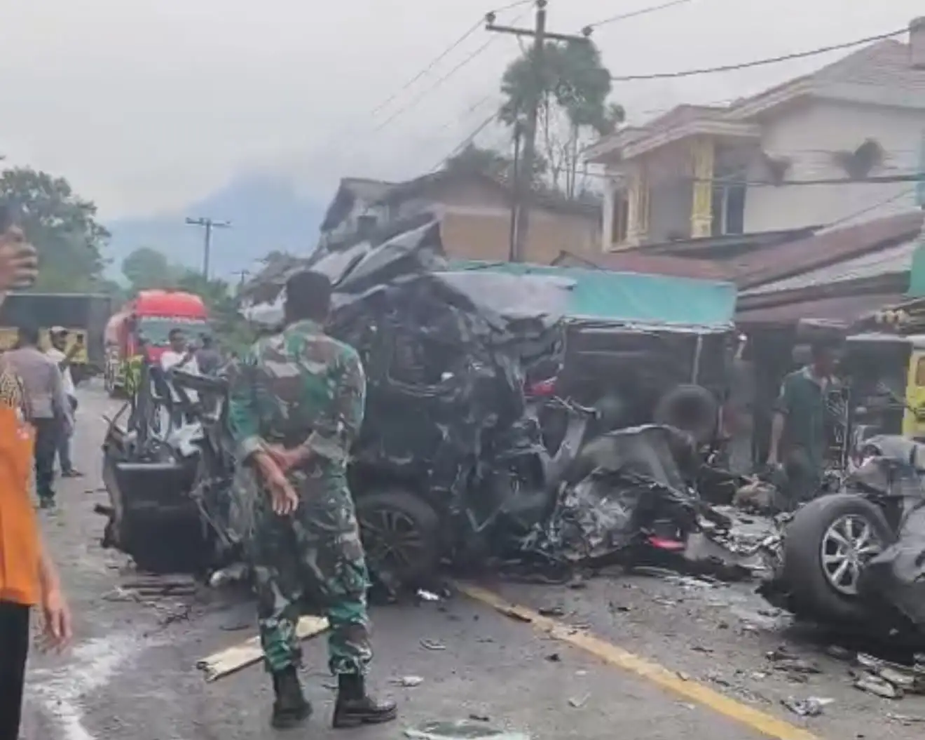 Tabrakan Beruntun Libatkan 6 Kendaraan di Sibolangit, Sejumlah Mobil Rusak Parah