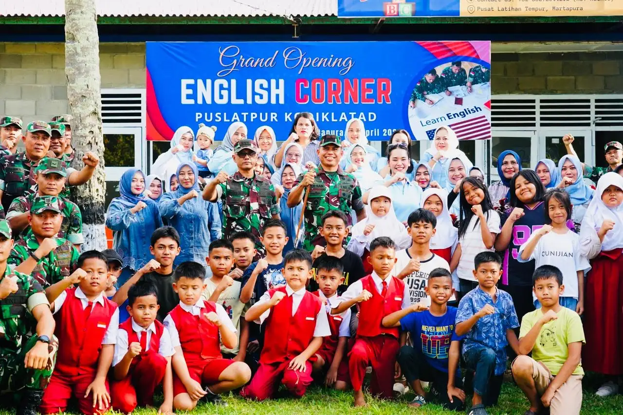 Danpuslatpur Resmikan Grand Opening English Corner di Puslatpur