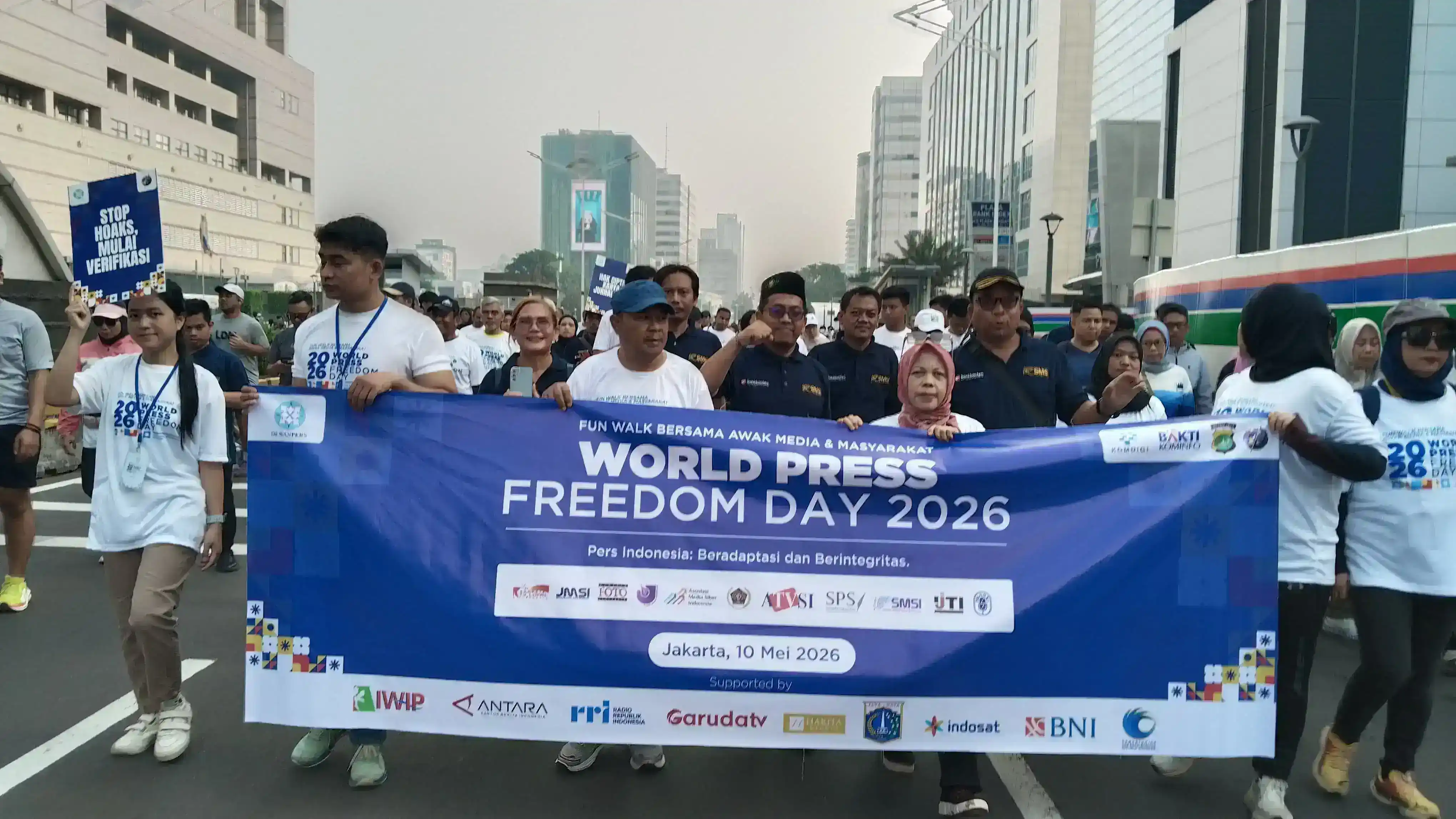 Pegelaran World Press Freedom Day 2026 Meriah, Insan Pers Jalan Santai “Tips” Lawan Hoaks