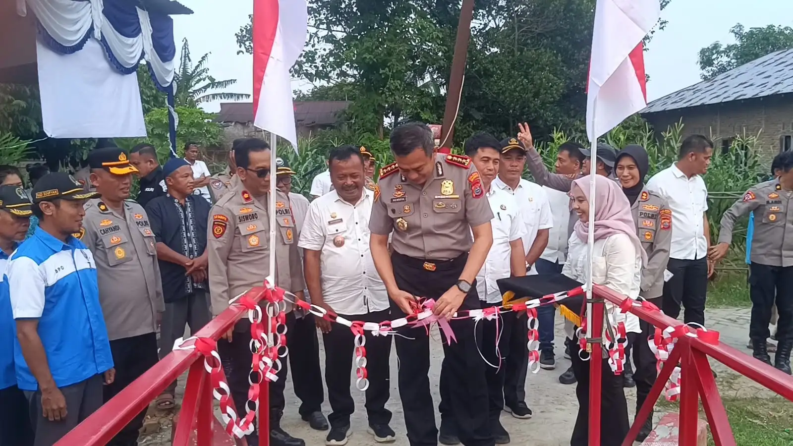 Kapolresta Deli Serdang Resmikan Jembatan Merah Putih, Buka Akses Pardamean-Wonosari