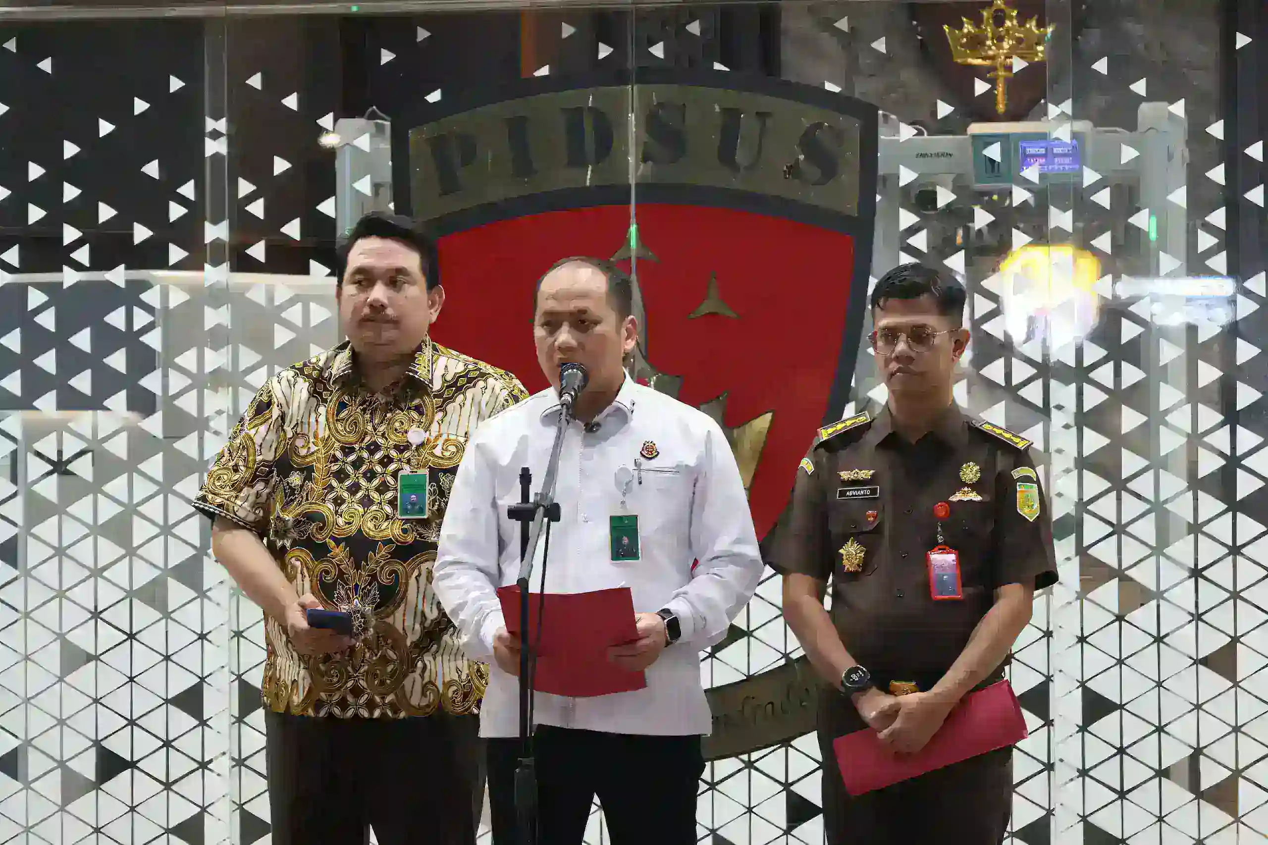 JAM PIDSUS Periksa Tiga Saksi dalam Dua Perkara Dugaan Korupsi Nikel dan Migas