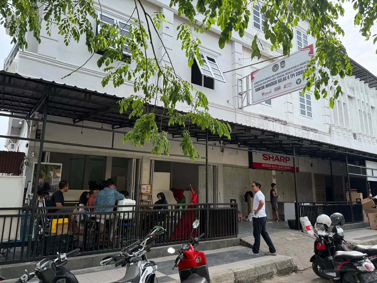 Selama Revitalisasi Gedung, Kantor Imigrasi Kelas II TPI Sibolga Tetap Layani Masyarakat dari Kantor Sementara di Pasar Belakang