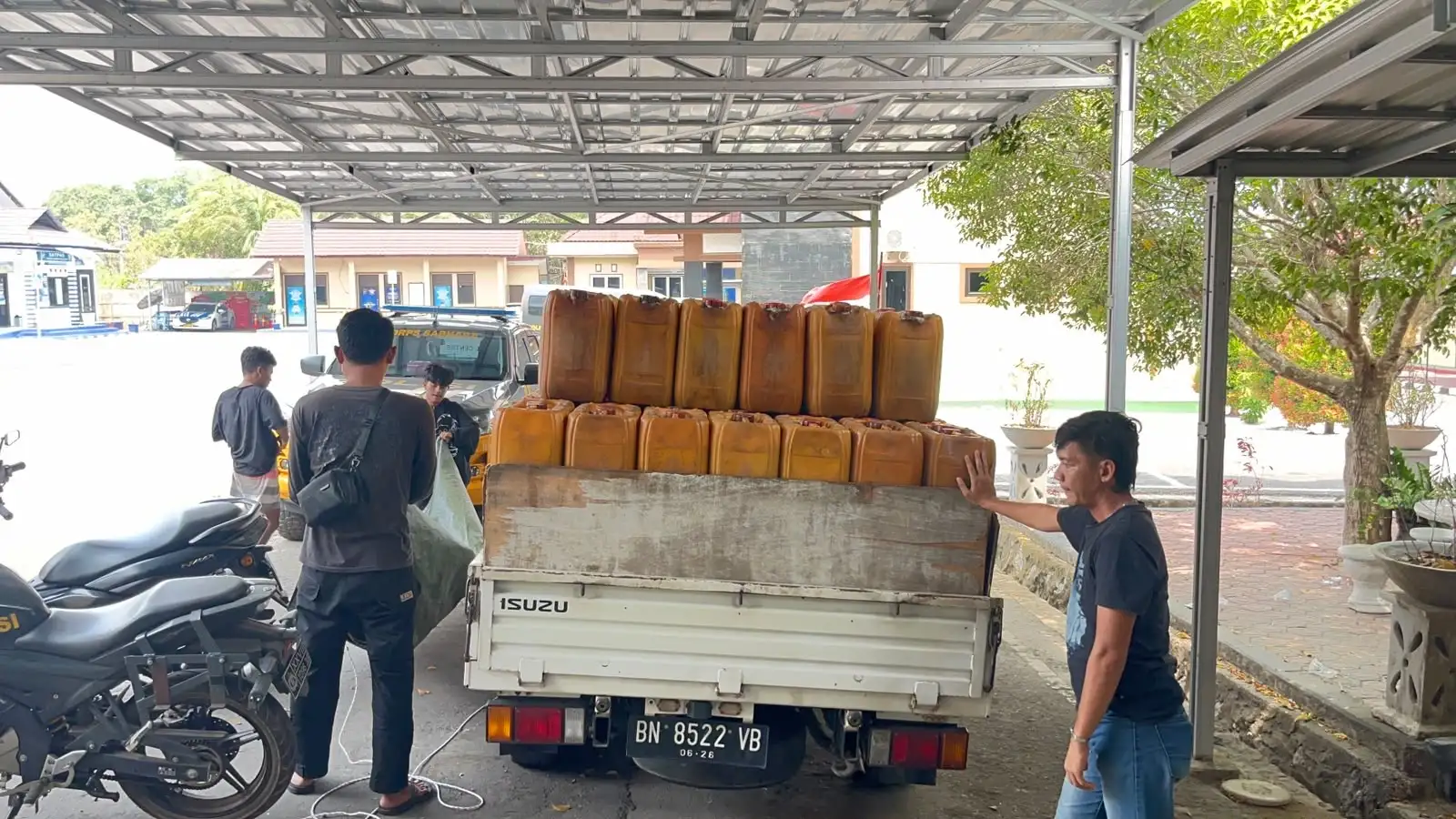 Polres Basel Ungkap Penimbunan 3.040 Liter Pertalite Subsidi, Pria 64 Tahun Tersangka