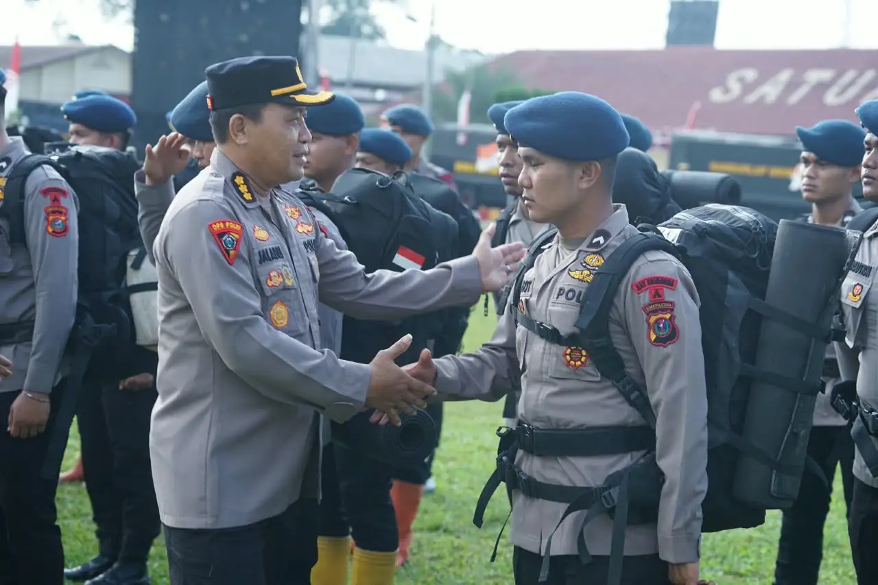 Gunung Sinabung Erupsi, Polda Sumut Siagakan 100 Personel Brimob dan Peralatan Pendukung