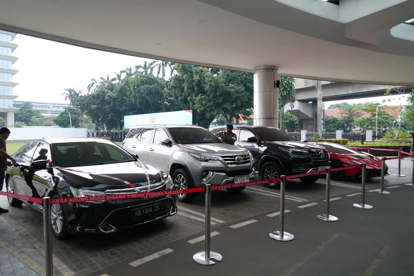 Kejagung Sita Lamborghini hingga 8 Kg Emas dalam Kasus Dugaan Korupsi IUP PT QSS di Kalimantan Barat