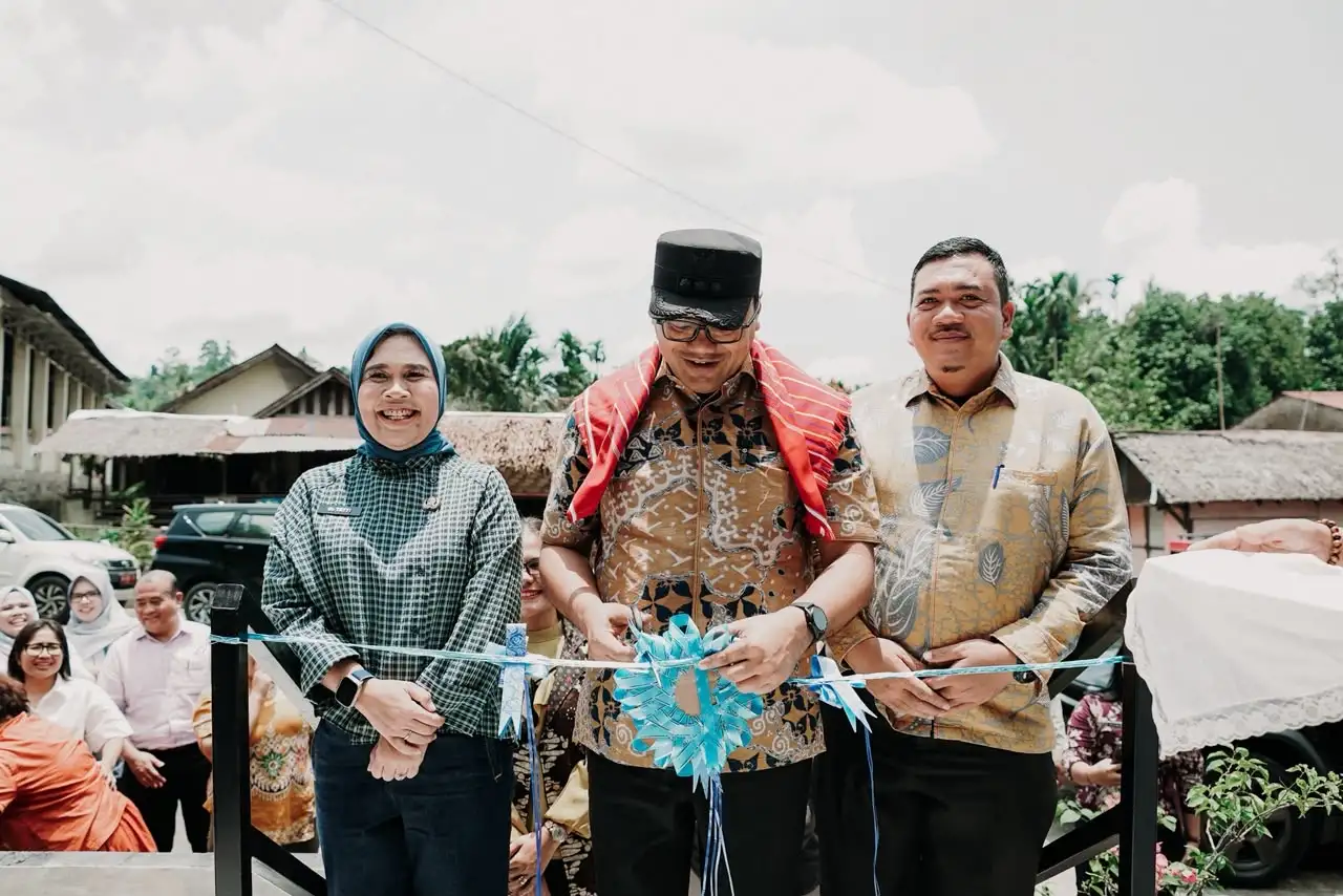 Resmikan Pustu dan Jenguk Pegawai Korban Kecelakaan, Asri Ludin Pastikan Pelayanan dan Aparatur Terlindungi