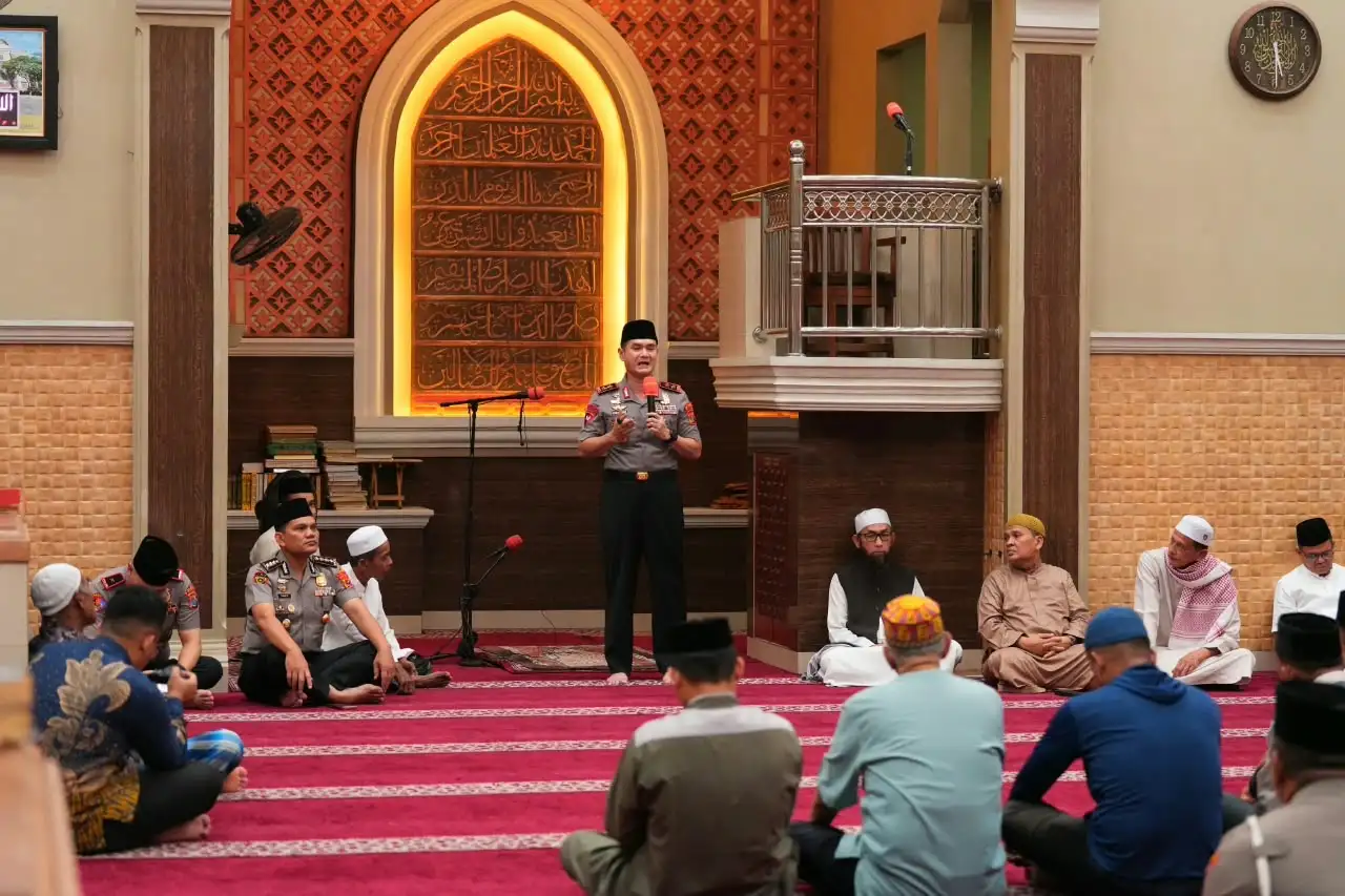 Kapolda Sumut Serukan Persatuan dan Perang Narkoba, Ketika shalat Subuh Berjemaah