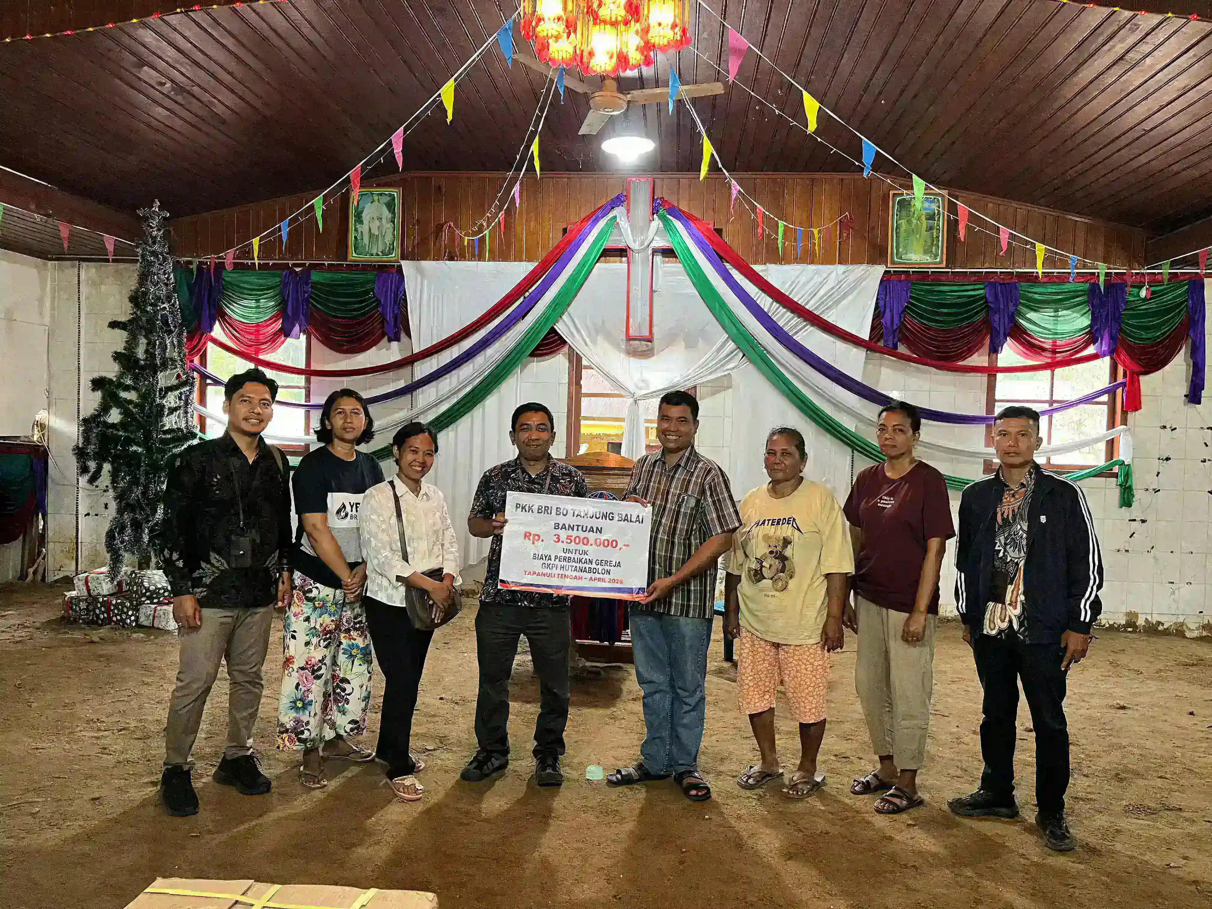 BRI Sibolga Serahkan Bantuan Pembangunan untuk 2 Gereja di Tapteng