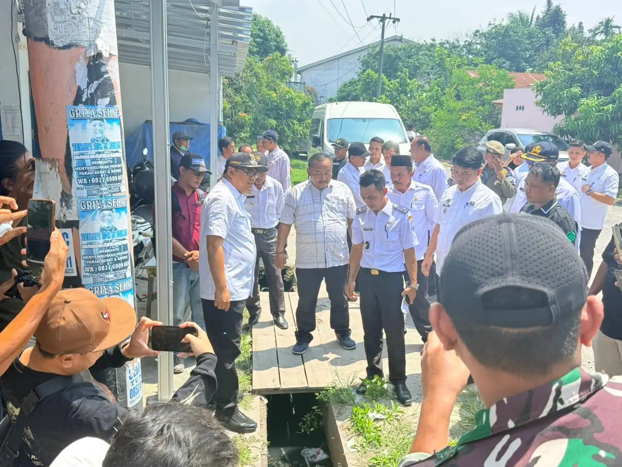 Bupati Asri Ludin Tinjau Jalan Sei Blumai, Lanjut Cek Pembangunan Kantor Camat Tanjung Morawa