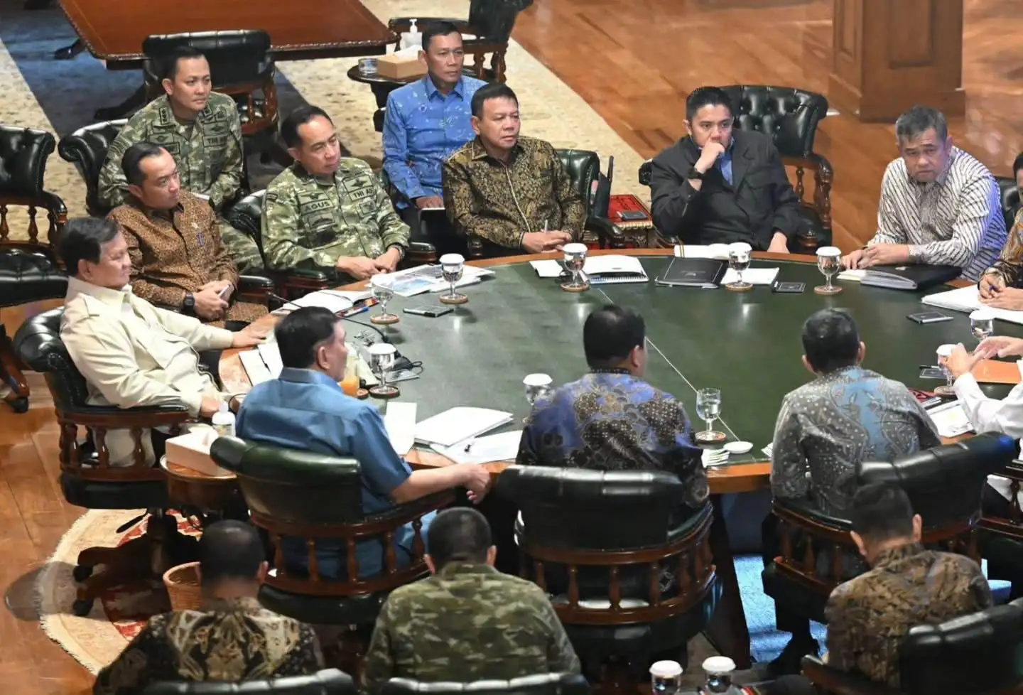 Presiden Bahas Rekrutmen Prajurit Dayak hingga Penanganan Bencana di Hambalang