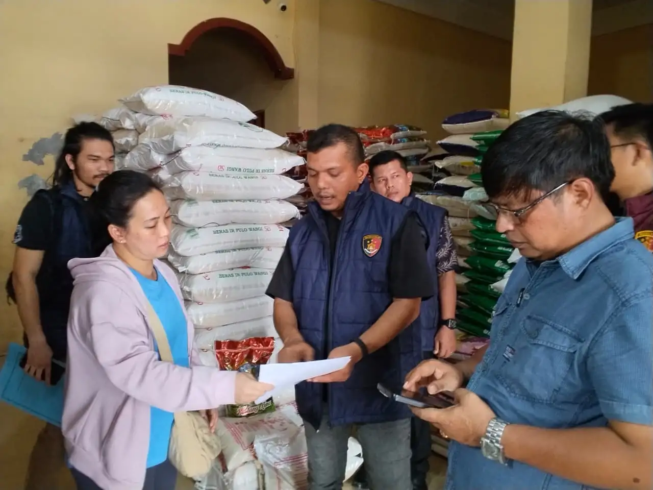 Satreskrim Polres Sibolga dan Disperindag Cek Harga Beras, Temukan Harga di Atas HET