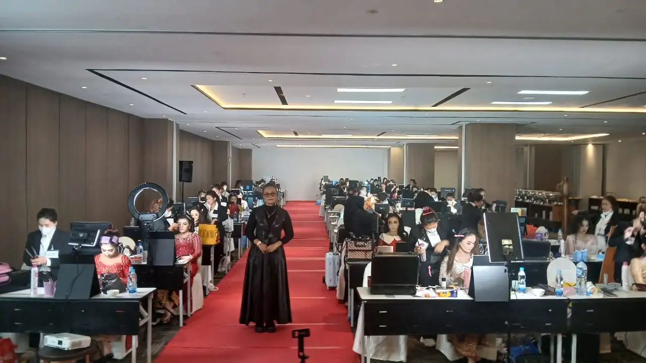 50 Peserta Ikuti Pelepasan Pelatihan Makeup dan Hairdo Uly Rias Pengantin